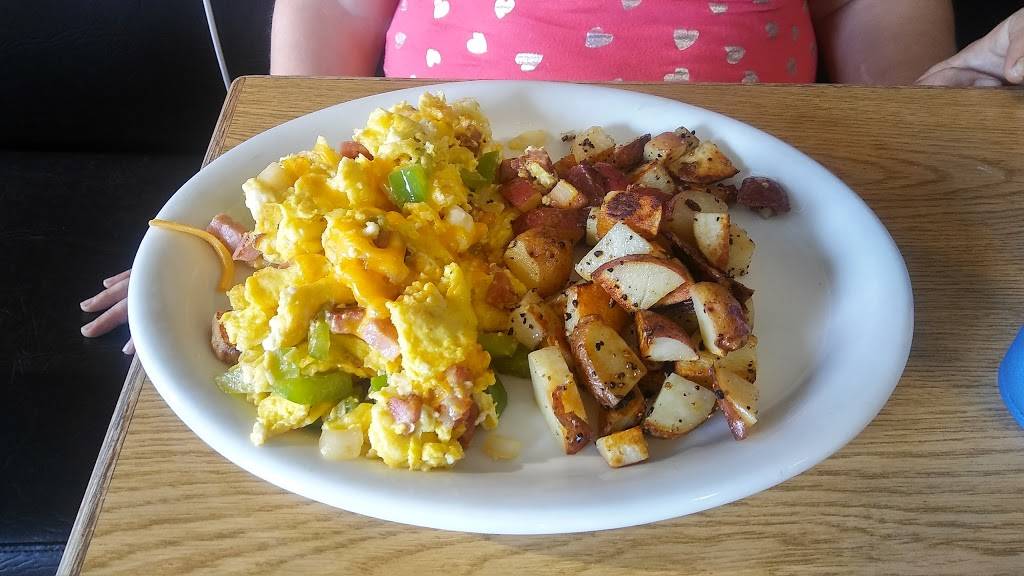 Larsons Restaurant & Lounge | restaurant | 4641, 2901 Perry Ave # 10, Bremerton, WA 98310, USA | 3603775315 OR +1 360-377-5315