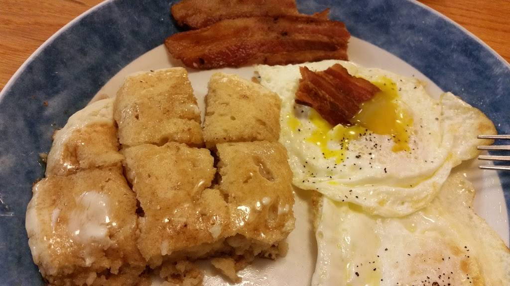 Country Kitchen | restaurant | 105 W Market St, Somonauk, IL 60552, USA | 8154983585 OR +1 815-498-3585