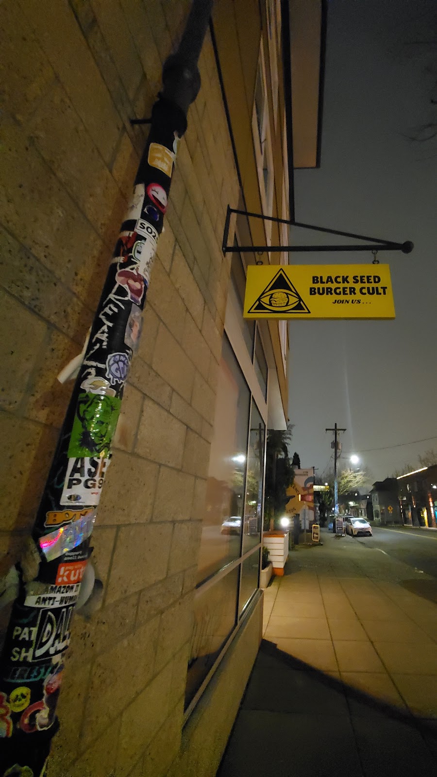 Black Seed Burger Cult | restaurant | 3746 N Mississippi Ave, Portland, OR 97227, USA | 9715447277 OR +1 971-544-7277