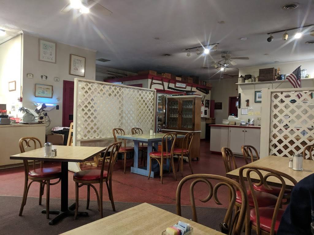 Reeds Country Store | restaurant | 753 Barre Rd, New Braintree, MA 01531, USA | 5088679512 OR +1 508-867-9512