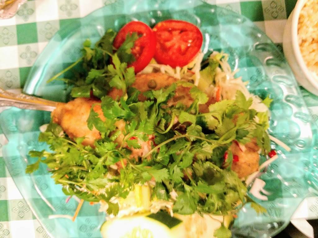 Beas Wok N Roll | restaurant | 1402 Sycamore Rd, DeKalb, IL 60115, USA | 8157561660 OR +1 815-756-1660