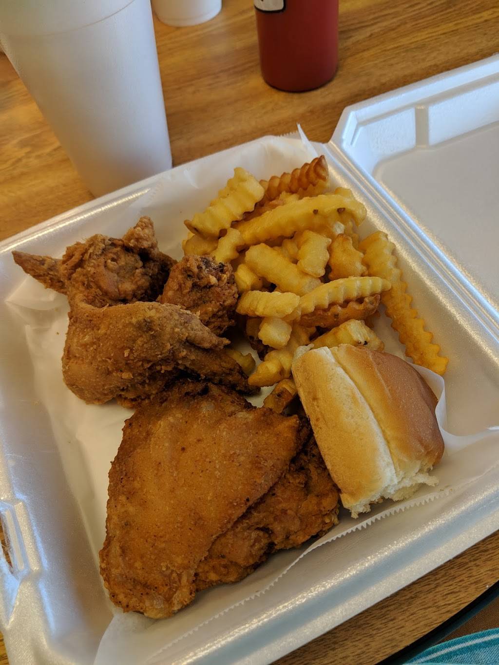 Chucks Famous Chicken Waffles and Seafood | restaurant | 412 Denbigh Blvd, Newport News, VA 23602, USA | 7572432420 OR +1 757-243-2420