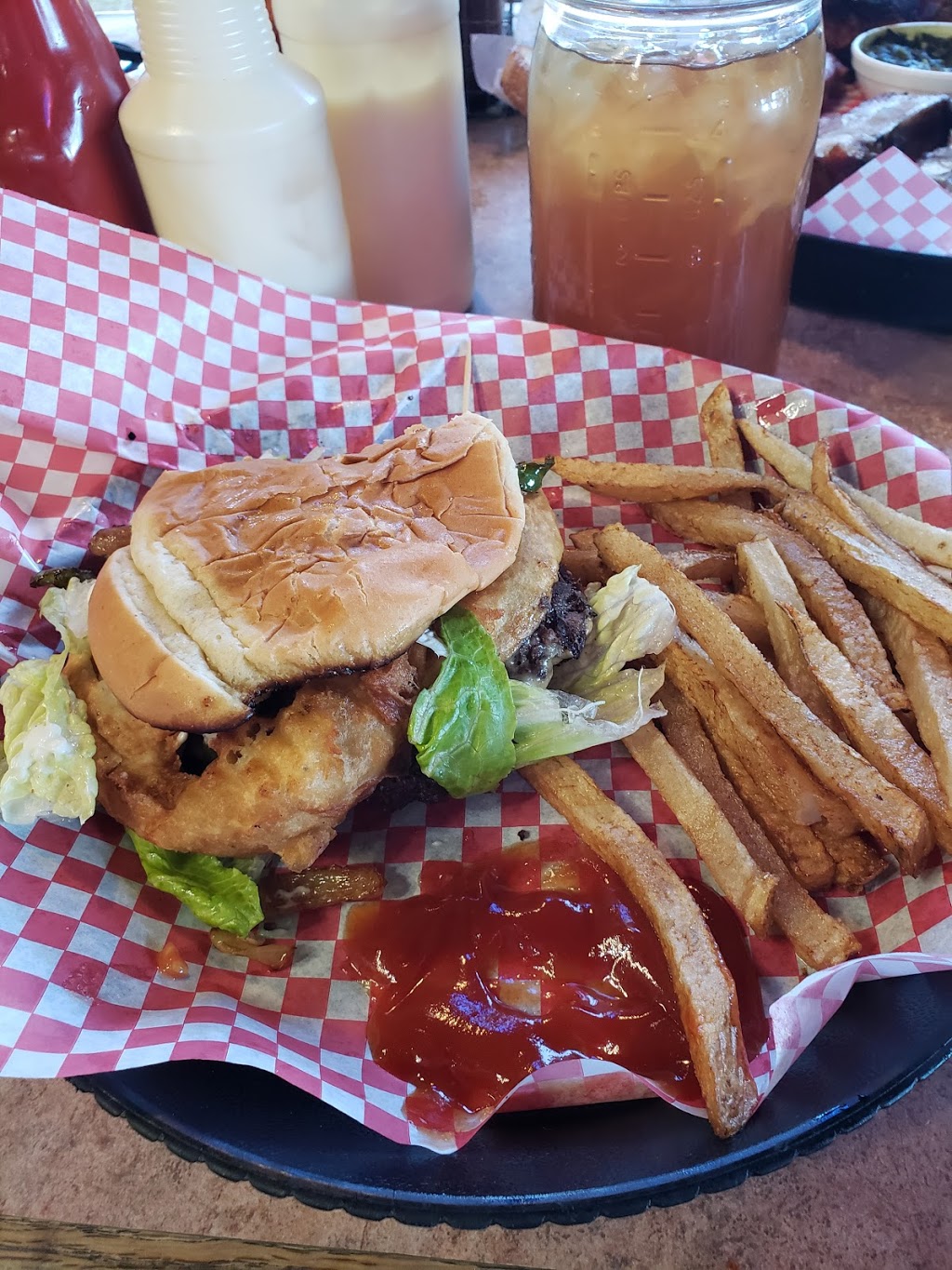 Squealers | restaurant | 4950 Great River Dr, Meridian, MS 39305, USA | 6014832727 OR +1 601-483-2727