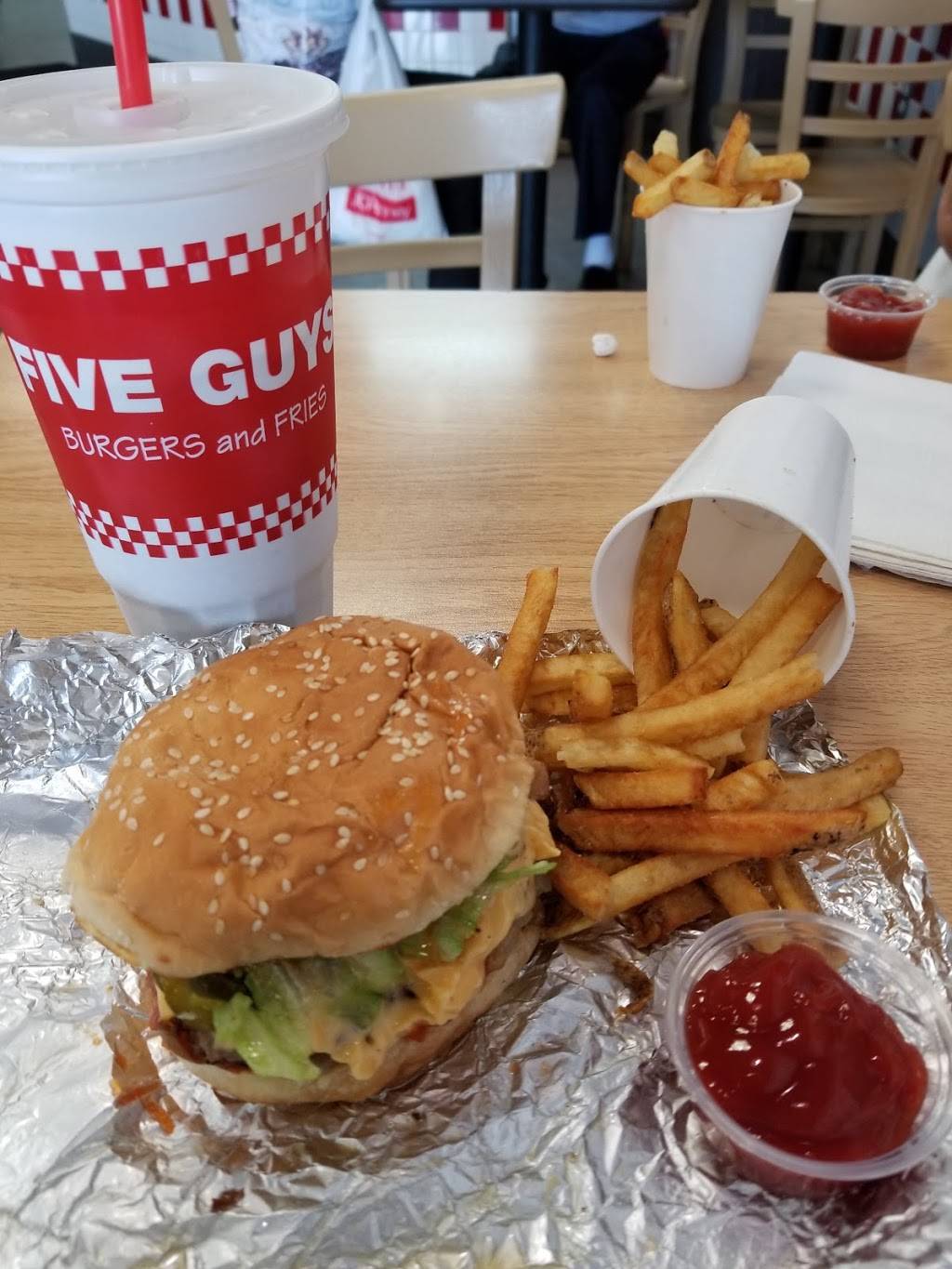 Five Guys | meal takeaway | 3234 B Kirkwood Hwy, Wilmington, DE 19808, USA | 3029982955 OR +1 302-998-2955