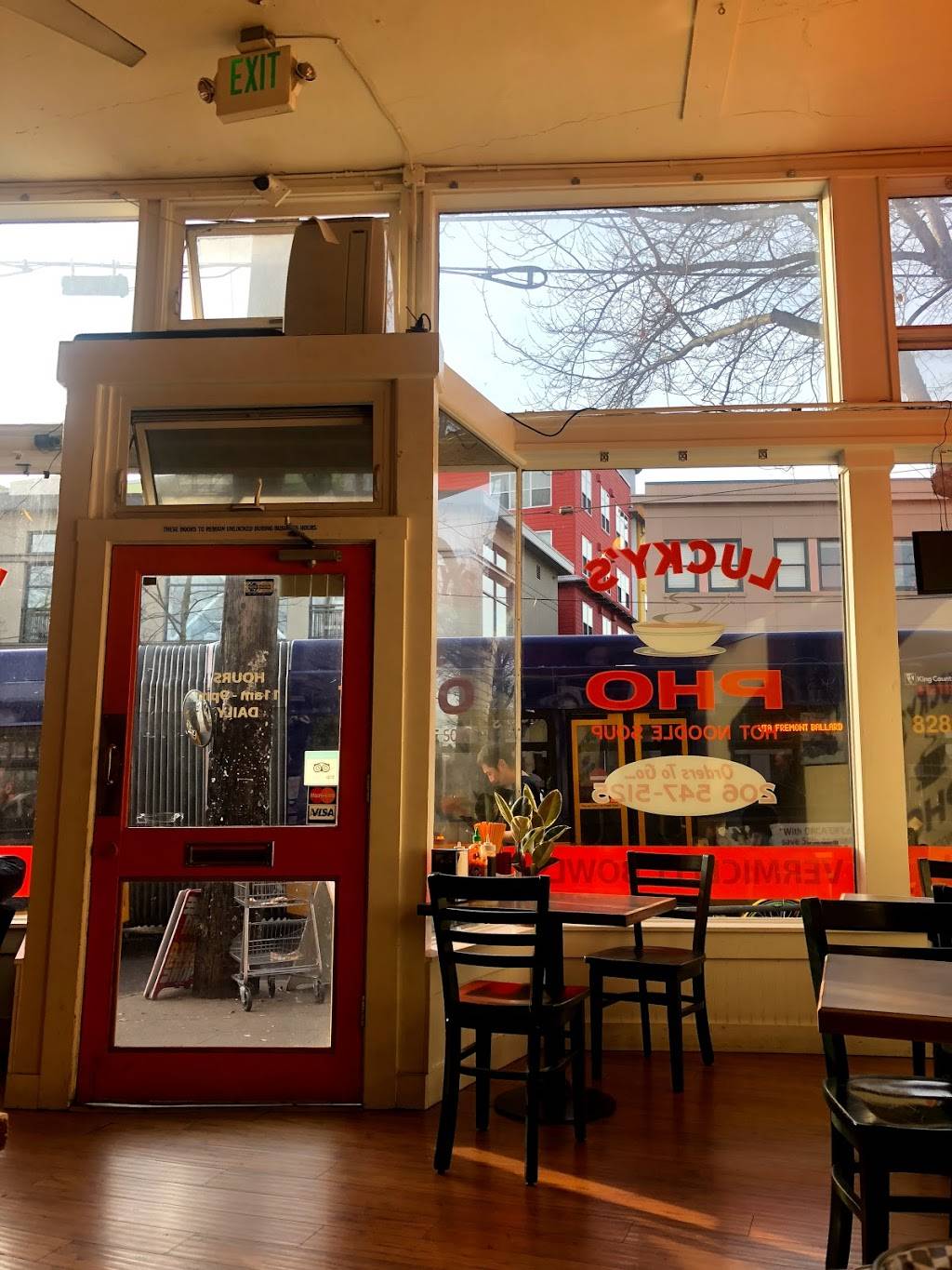 Luckys Pho | restaurant | 3414 Fremont Ave N, Seattle, WA 98103, USA | 2065475125 OR +1 206-547-5125