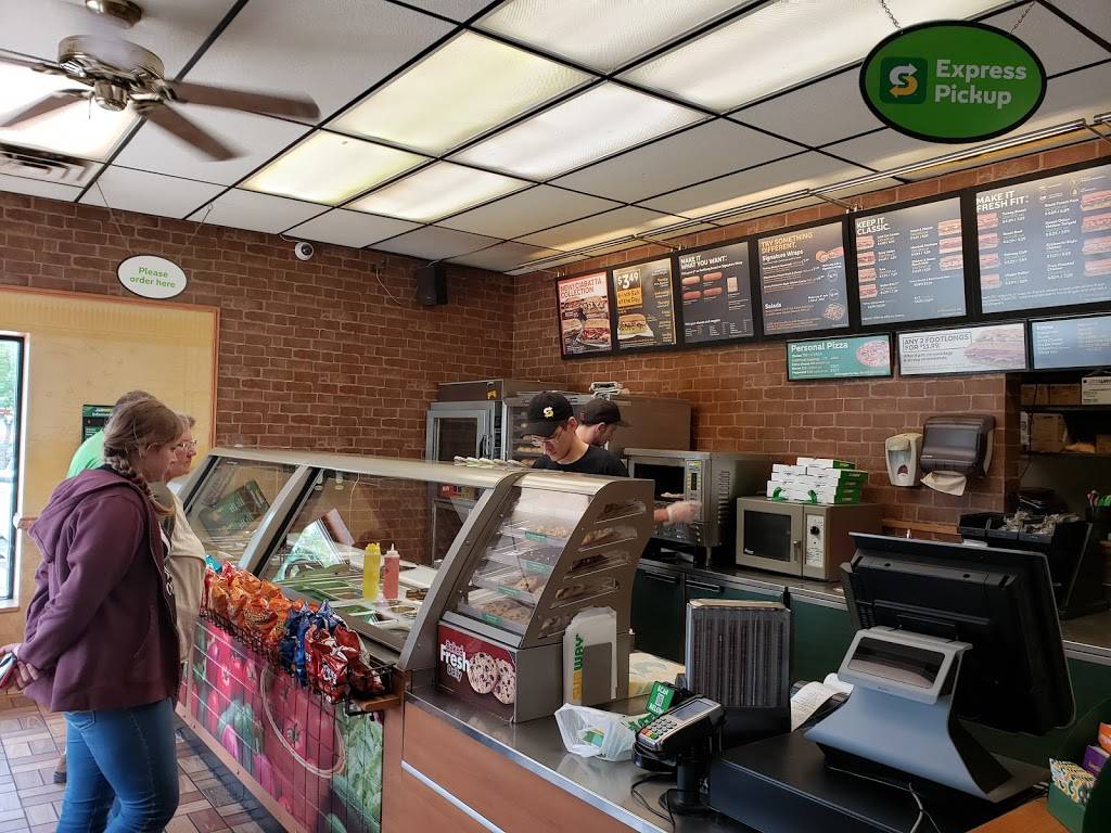 Subway | meal takeaway | 1648 South St, Lincoln, NE 68502, USA | 4024773955 OR +1 402-477-3955