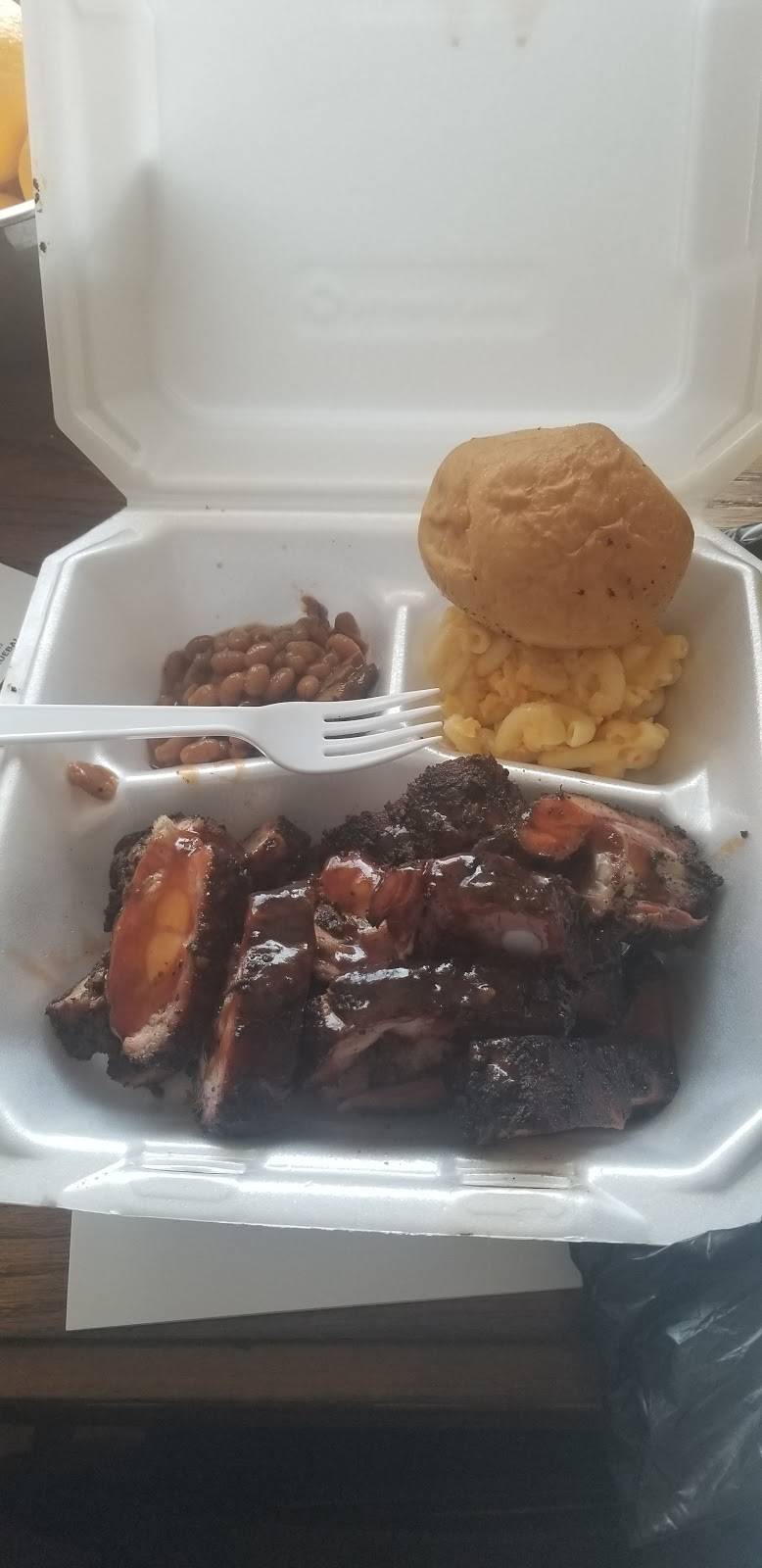 Dukes Blues n BBQ | restaurant | 112 Railroad St, East Dundee, IL 60118, USA | 2245872677 OR +1 224-587-2677