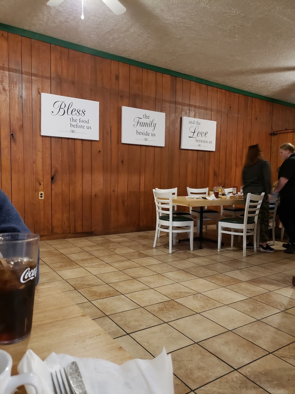 Perrys Family Diner | restaurant | 30432 Broad St, Bruceton, TN 38317, USA | 7312520071 OR +1 731-252-0071