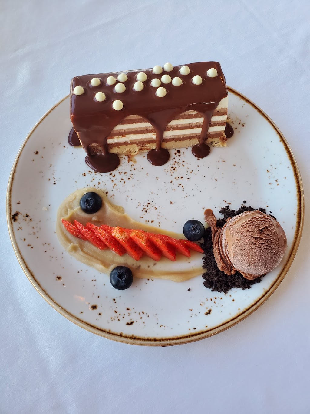 Voyagers | restaurant | 27200 Perdido Beach Blvd #3205, Orange Beach, AL 36561, USA | 2519819811 OR +1 251-981-9811