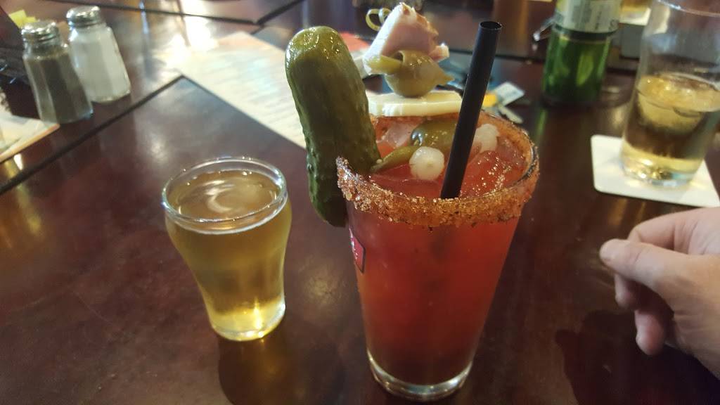 Heart & Crown - Barrhaven | restaurant | 3161 Strandherd Dr #300, Nepean, ON K2J 5N1, Canada | 6134403906 OR +1 613-440-3906