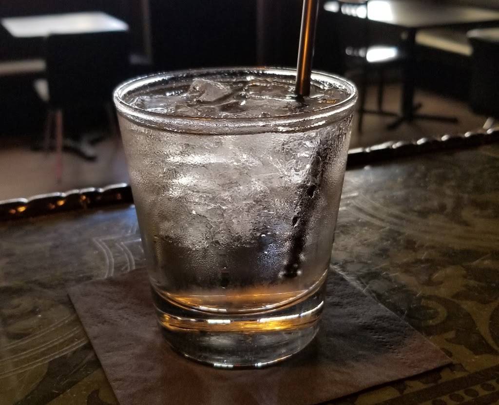 MD Tavern | restaurant | 5320 Maple Ave, Dallas, TX 75235, USA | 2146138384 OR +1 214-613-8384