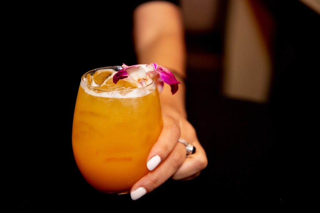 Darryls Corner Bar & Kitchen | restaurant | 604 Columbus Ave, Boston, MA 02118, USA | 6175361100 OR +1 617-536-1100