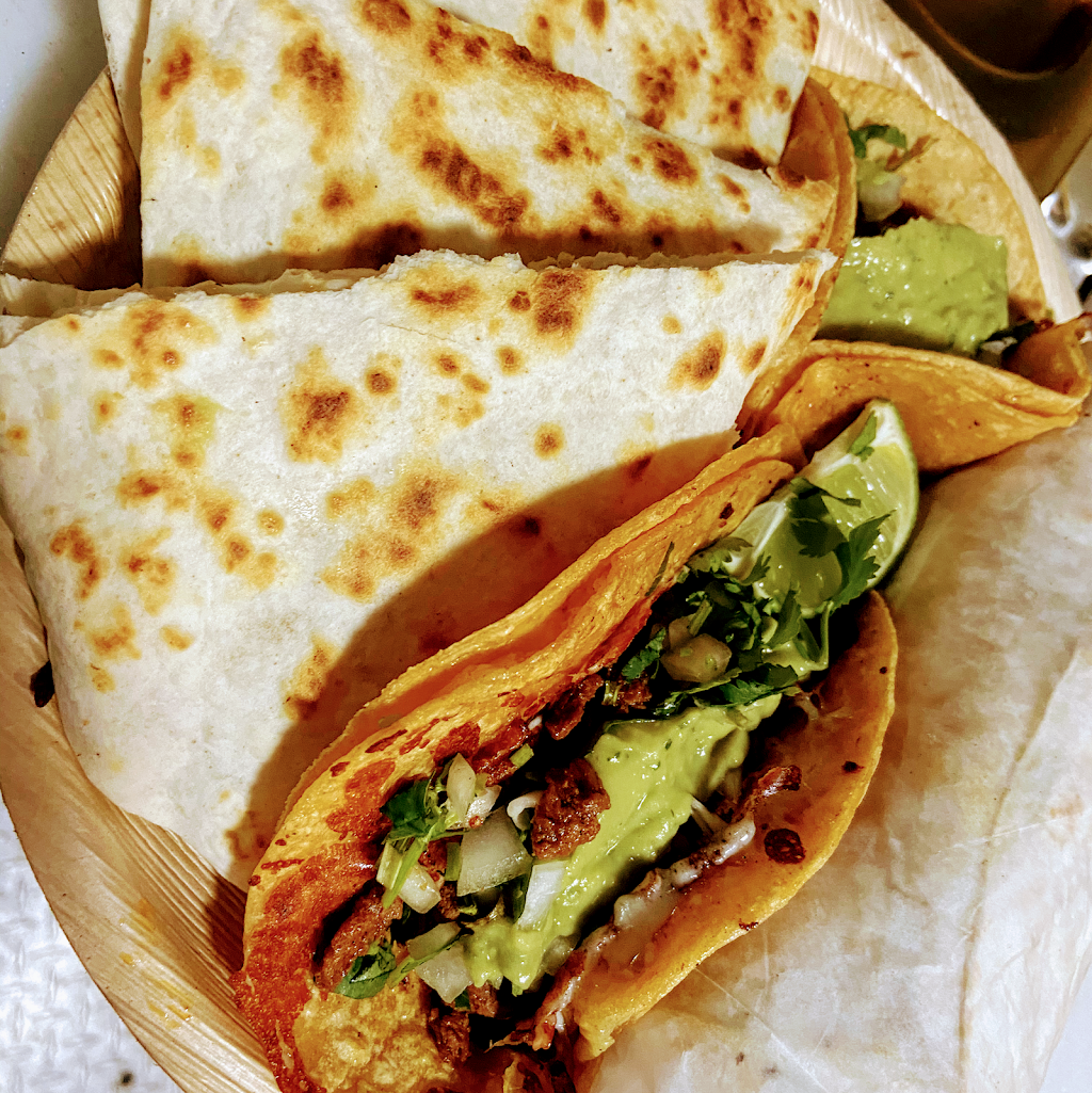 Dos Locos Burritos | restaurant | 39411 Schoolcraft, Plymouth, MI 48170, USA | 3138887277 OR +1 313-888-7277