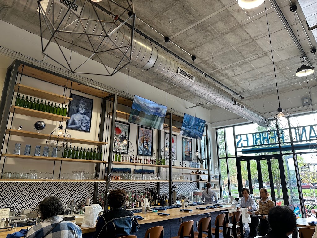 Sand Pebbles at Pinecrest | restaurant | 100 Park Ave Suite 120, Beachwood, OH 44122, USA | 2162456092 OR +1 216-245-6092