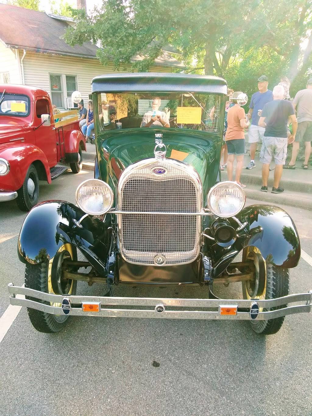 Gambinos Pizza | meal delivery | 308 Missouri Ave, Alma, KS 66401, USA | 7857653308 OR +1 785-765-3308