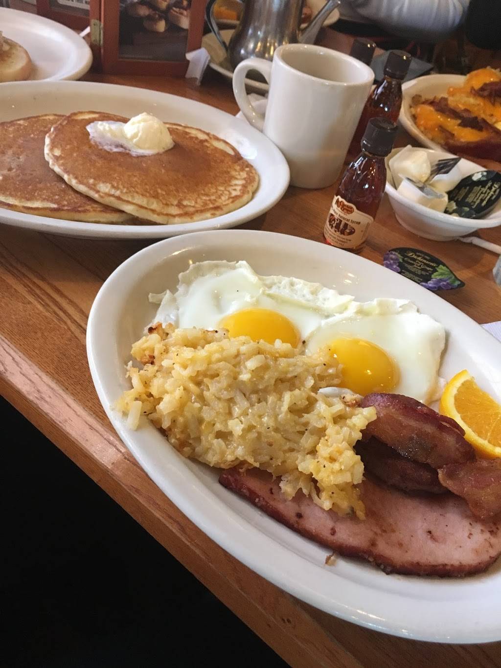 Cracker Barrel Old Country Store | restaurant | 4350 E Southport Rd, Indianapolis, IN 46237, USA | 3177847691 OR +1 317-784-7691