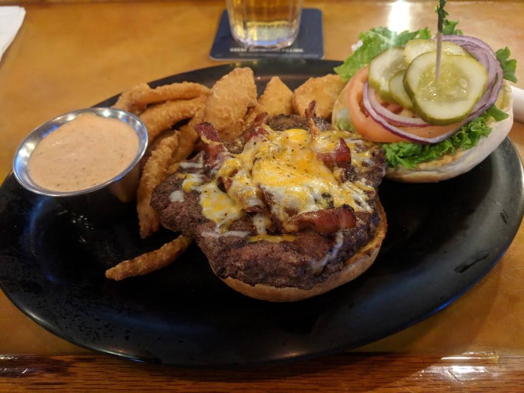 Spikes Beach Bar & Grille | restaurant | 2300 Judson St, Lincoln, NE 68521, USA | 4024771175 OR +1 402-477-1175