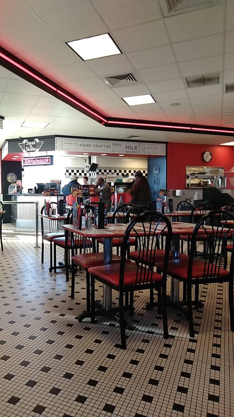 Steak n Shake | restaurant | 1330 E Pershing Rd, Decatur, IL 62526, USA | 2178773231 OR +1 217-877-3231