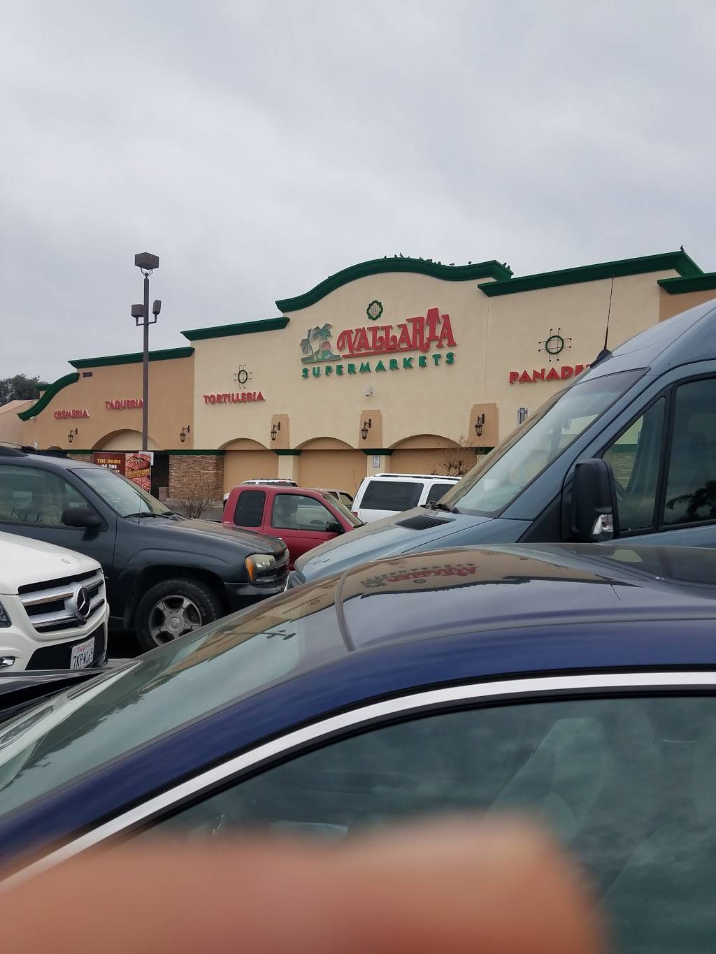 Vallarta Supermarkets | bakery | 3850 N Cedar Ave, Fresno, CA 93726, USA | 5594763070 OR +1 559-476-3070