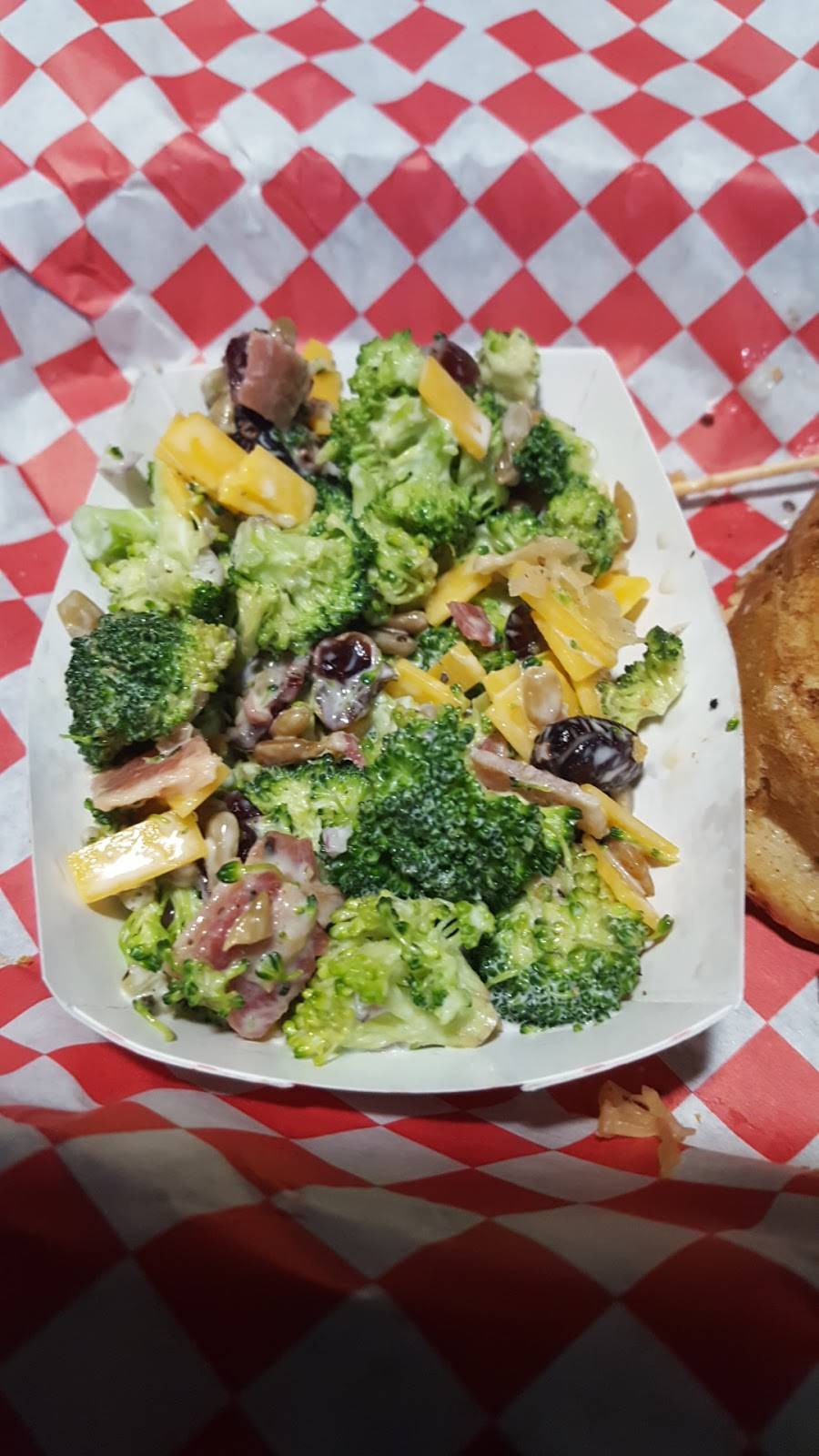 Humble Knuckles Tap & Deli | restaurant | 101 E Church St, Tarboro, NC 27886, USA | 2525635638 OR +1 252-563-5638