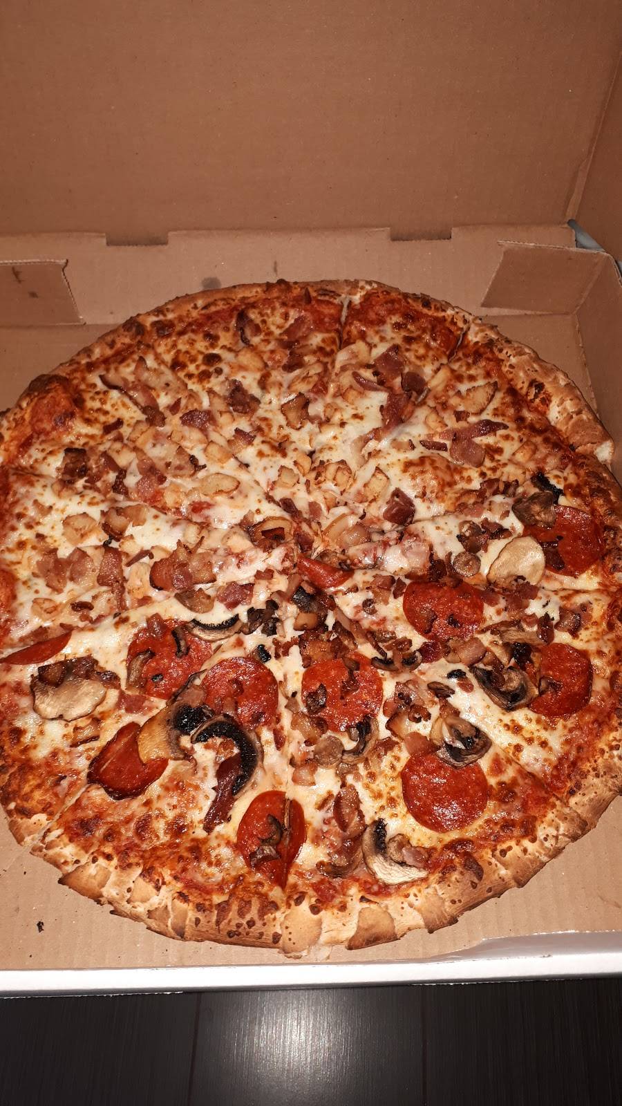 Queen’s Pizza & Wings | meal takeaway | 919 Upper Paradise Rd, Hamilton, ON L9B 2M9, Canada | 9053185050 OR +1 905-318-5050