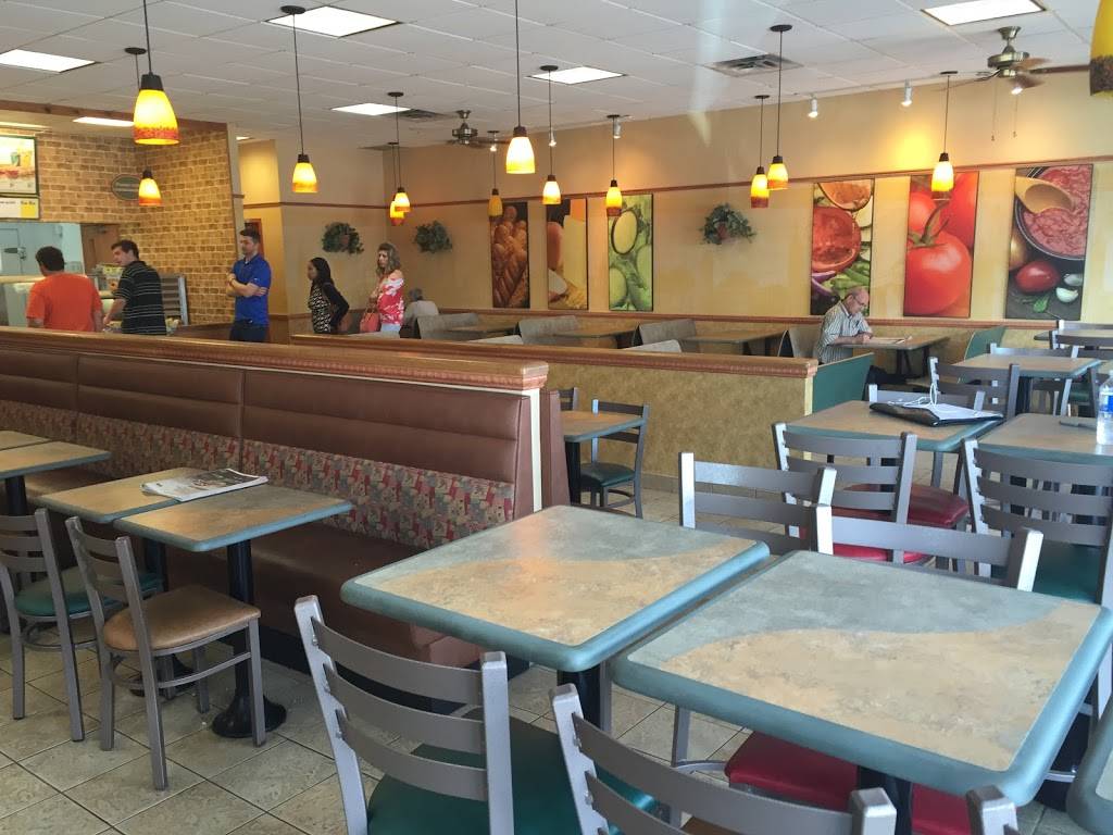 Restaurant SUBWAY | restaurant | 2010 Rue Saint-Pierre, Drummondville, QC J2C 3Y5, Canada | 8194798889 OR +1 819-479-8889