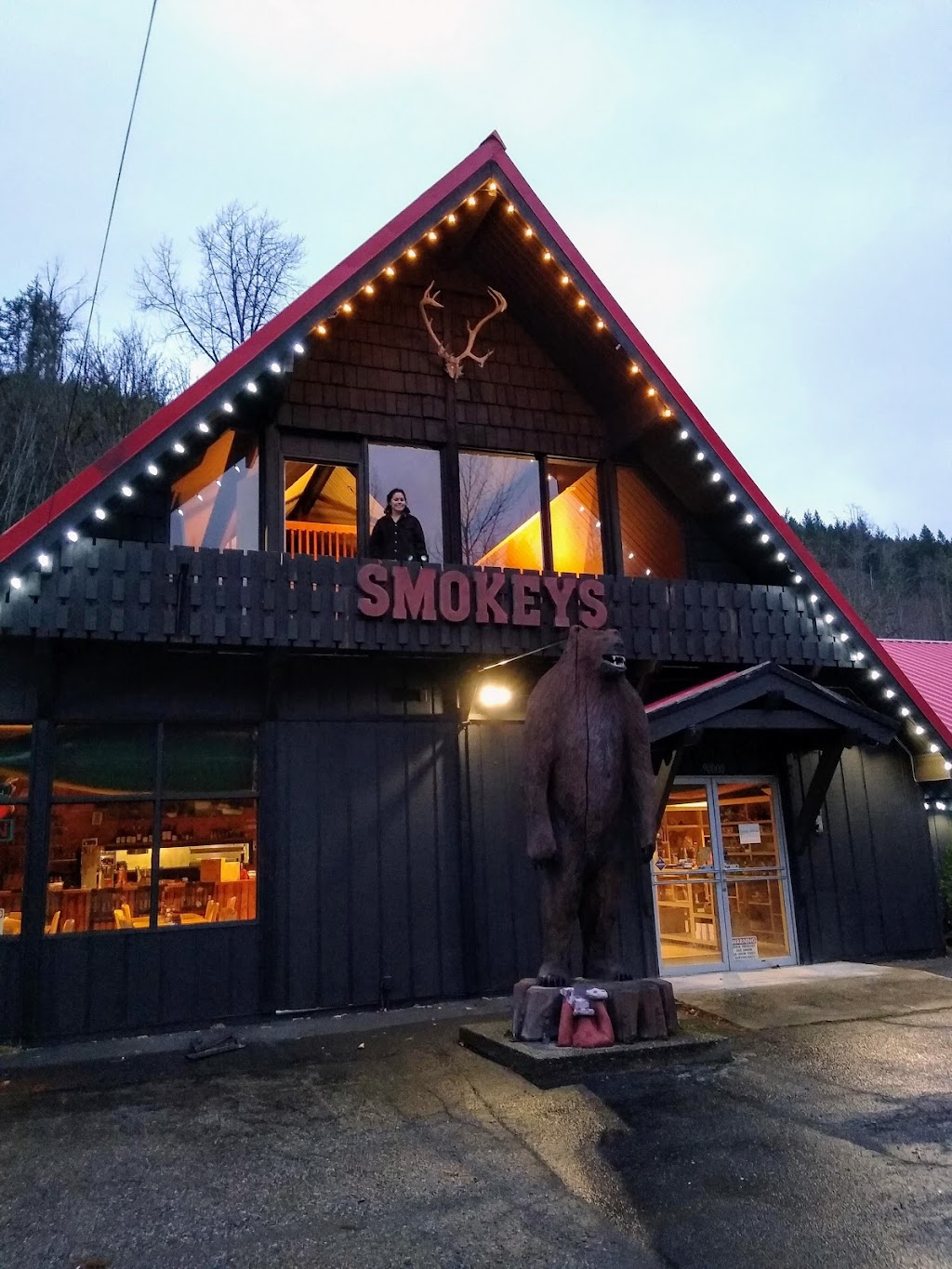 Smokeys Restaurant & Brewery | restaurant | 90000 Stevens Pass Hwy, Skykomish, WA 98288, USA | 3606772444 OR +1 360-677-2444