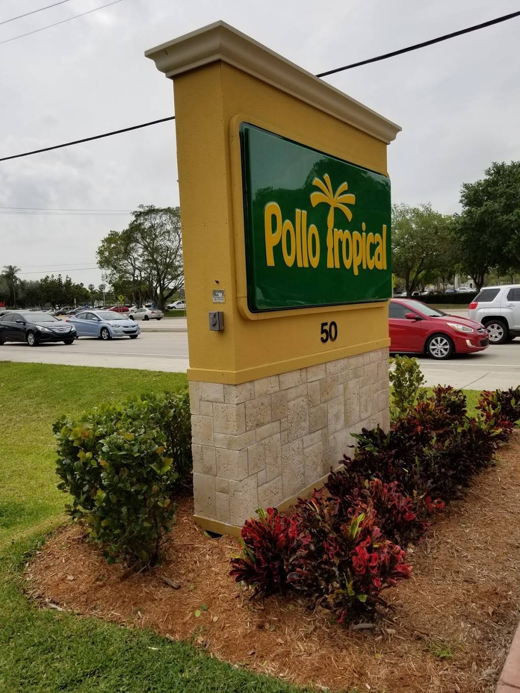 Pollo Tropical | restaurant | 50 N University Dr, Plantation, FL 33324, USA | 3055264492 OR +1 305-526-4492