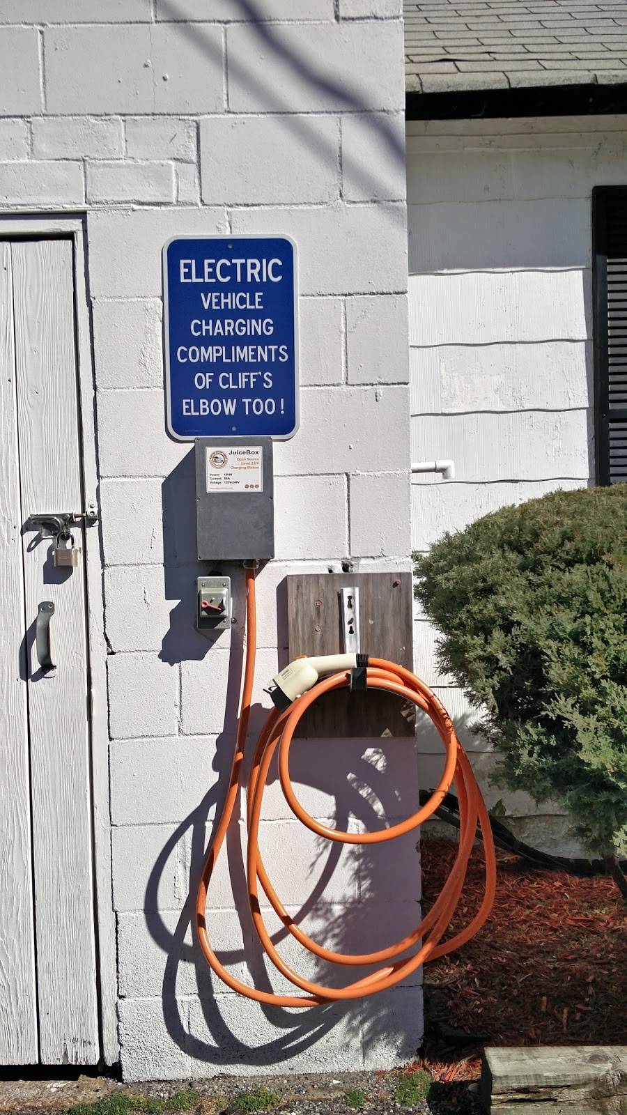 Cliffs Elbow Too! | restaurant | 1085 Franklinville Rd, Laurel, NY 11948, USA | 6312983262 OR +1 631-298-3262