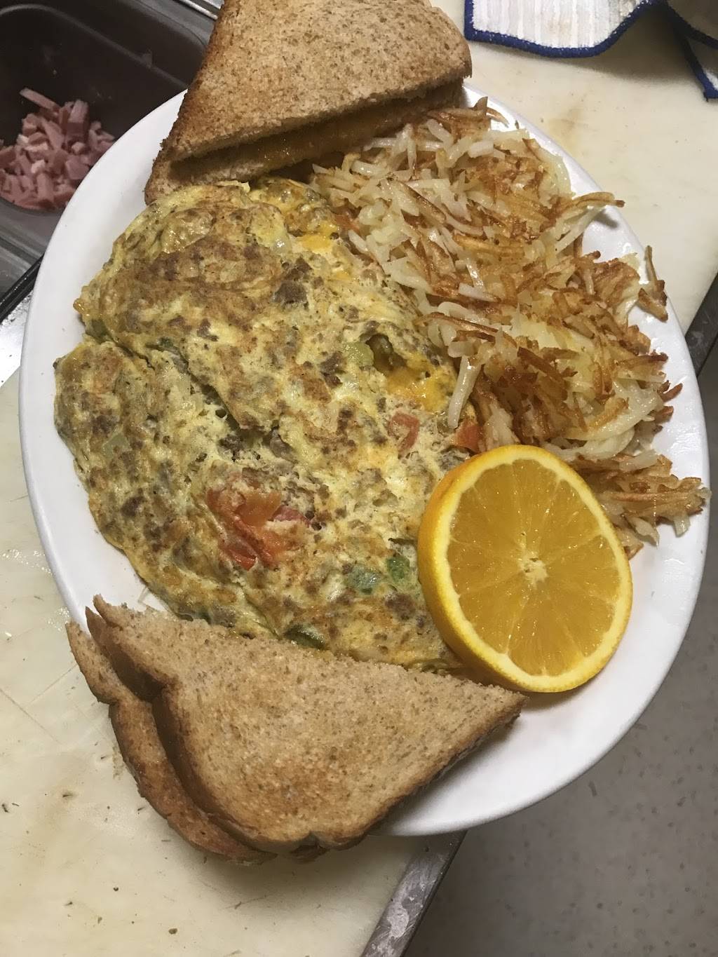 The Corner Cafe | restaurant | 100 S 6th St, Petersburg, IL 62675, USA | 2176326040 OR +1 217-632-6040