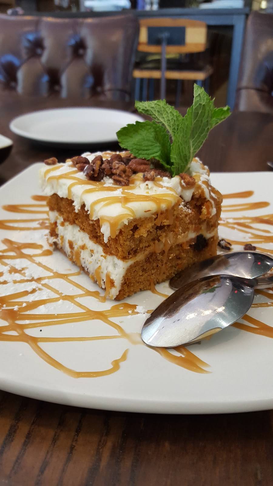 Not Your Average Joes | restaurant | 15101 Potomac Town Pl, Woodbridge, VA 22191, USA | 5719895637 OR +1 571-989-5637