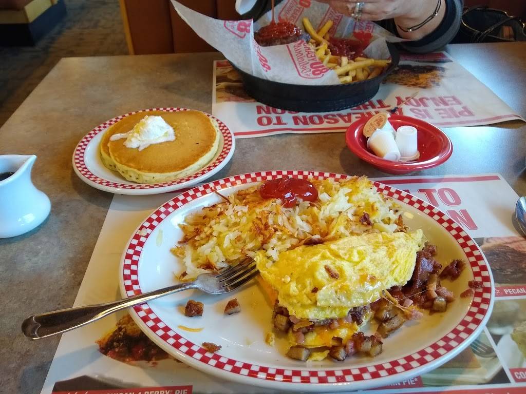 BIG BOY | restaurant | 751 Spring St, Petoskey, MI 49770, USA | 2313472931 OR +1 231-347-2931