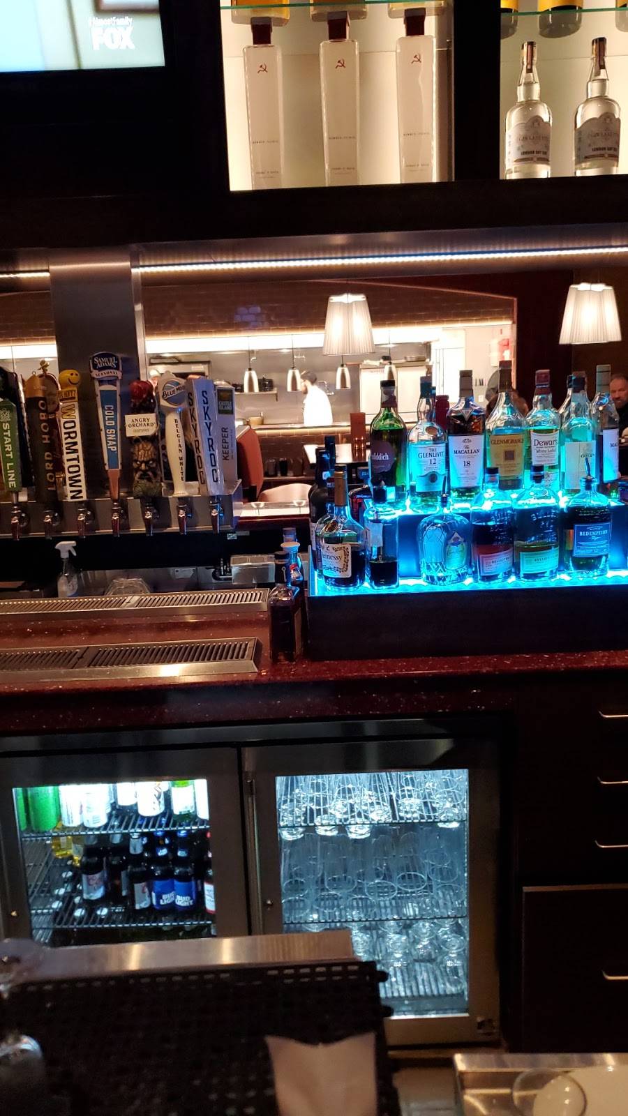 110 Grill - Wrentham | restaurant | 25 Ledgeview Way, Wrentham, MA 02093, USA | 7748475532 OR +1 774-847-5532