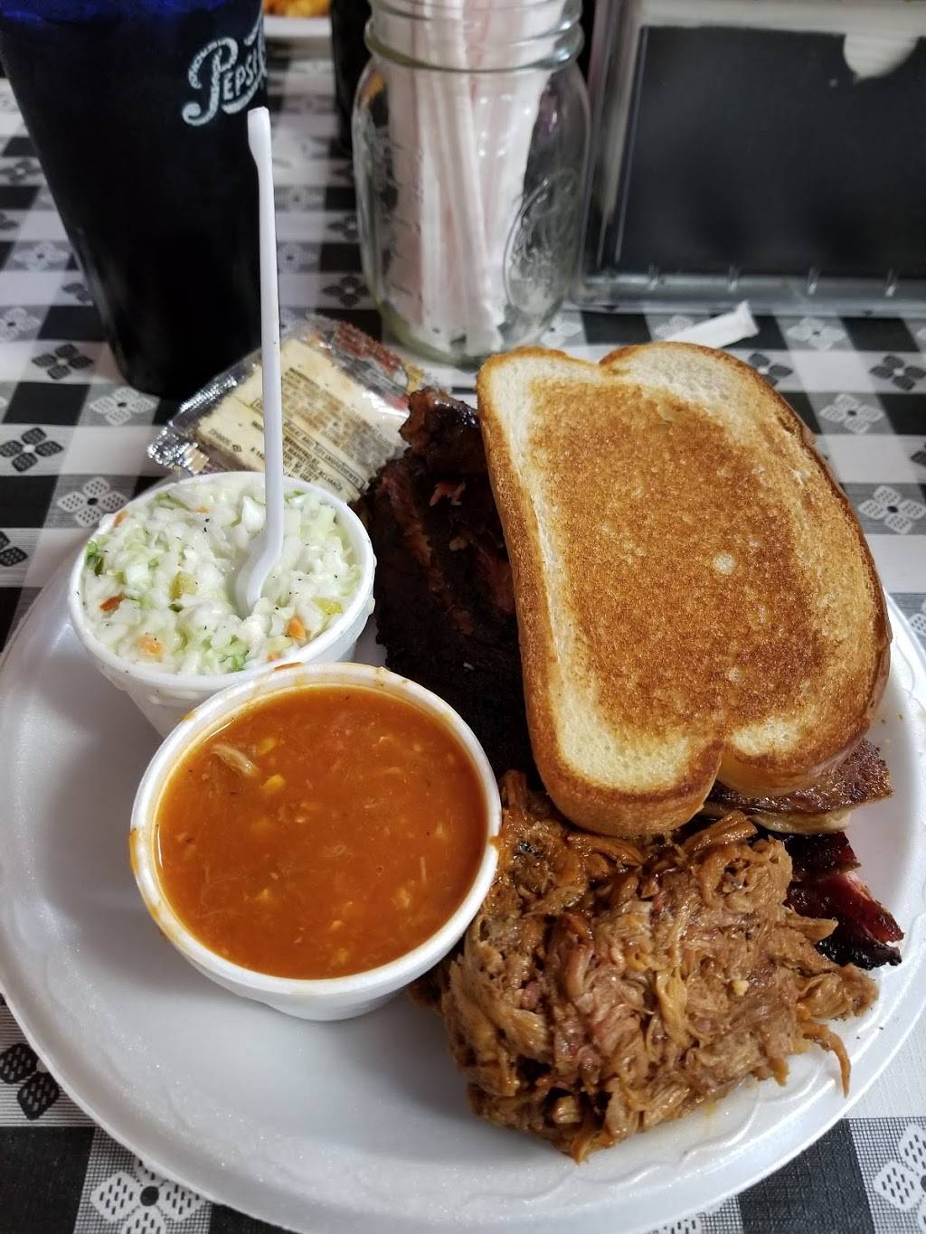 Sweet Ts Smokehouse | restaurant | 701 S Hutchinson Ave, Adel, GA 31620, USA | 2298961665 OR +1 229-896-1665