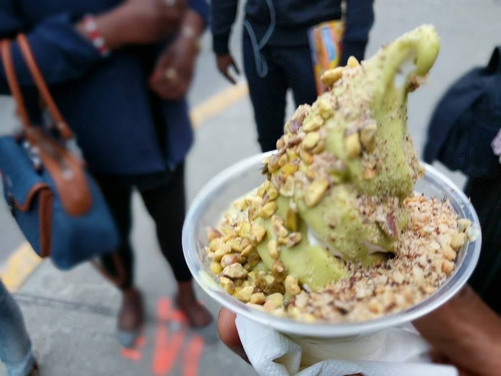 Rockaberry | restaurant | 5557 Av de Monkland, Montréal, QC H4A 1E1, Canada | 5144876252 OR +1 514-487-6252