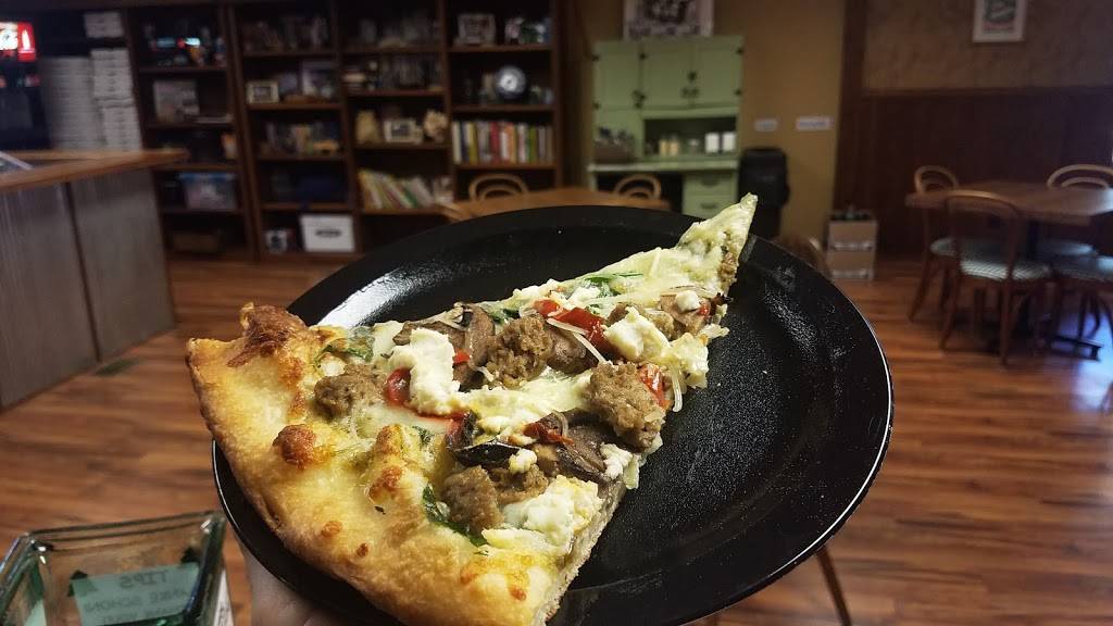 Magpie Pizzeria | restaurant | 728 47th Ave, Amana, IA 52203, USA | 3196225210 OR +1 319-622-5210