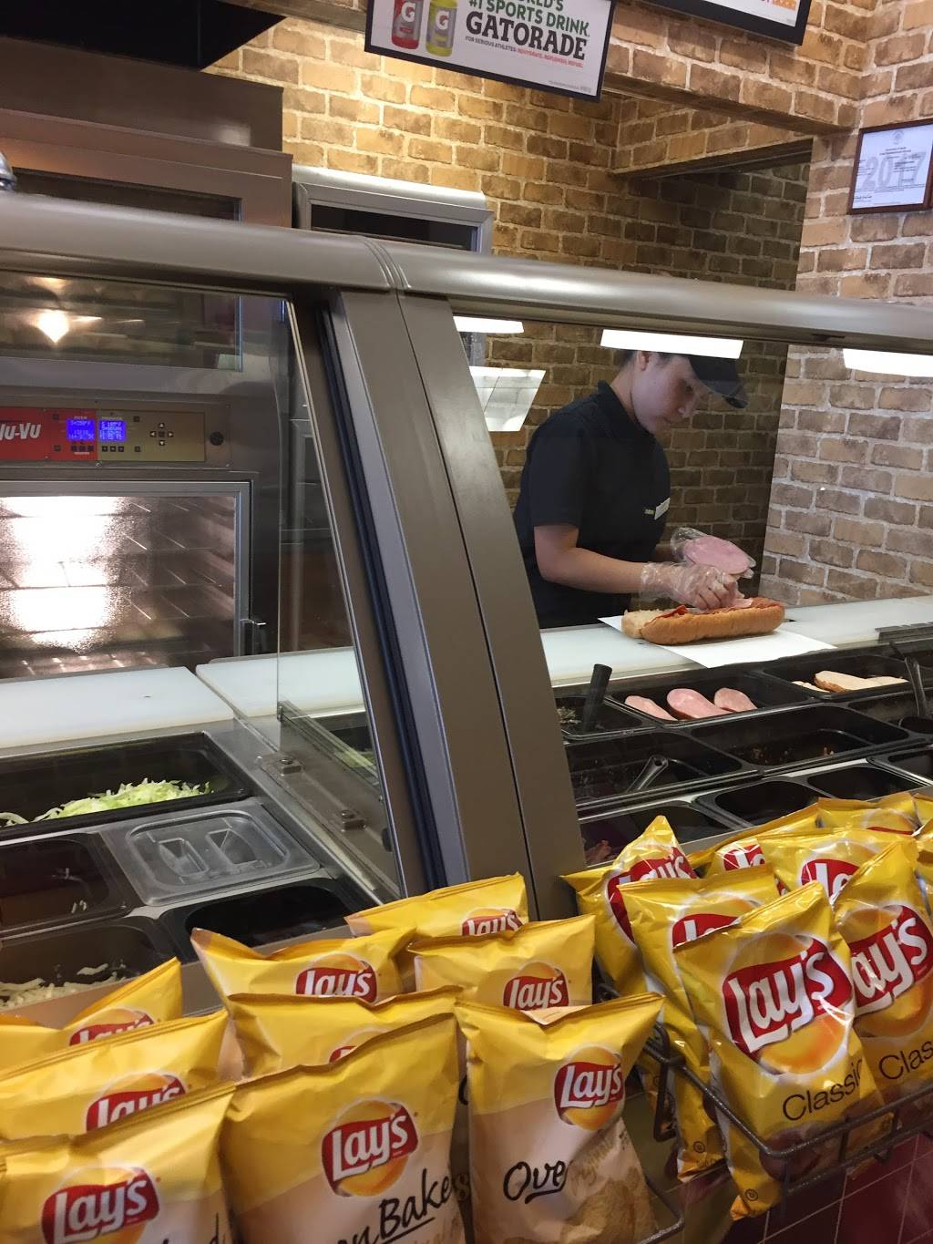 Subway | restaurant | Pender Village Center, 3903 Fair Ridge Dr Unit J, Fairfax, VA 22033, USA | 7035370401 OR +1 703-537-0401