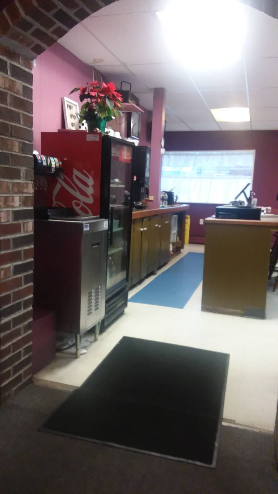 Gigis Place | restaurant | 568 Main St, Apalachin, NY 13732, USA | 6076252212 OR +1 607-625-2212