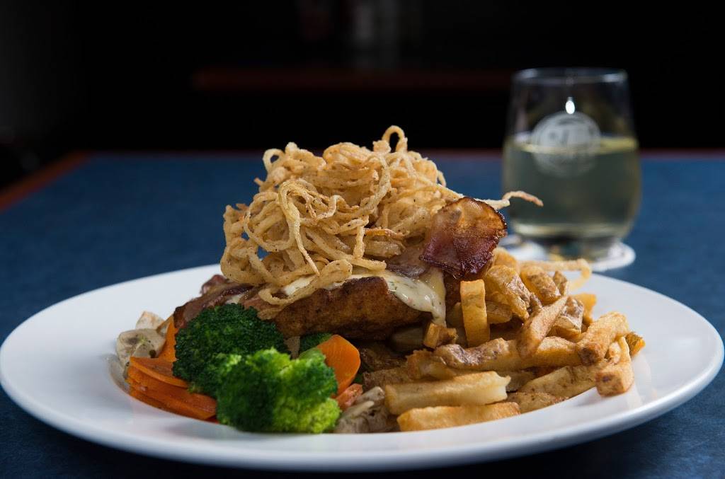 QB Sports Bar Grill Games | restaurant | 4460 Fairview St, Burlington, ON L7L 5P9, Canada | 9056379797 OR +1 905-637-9797