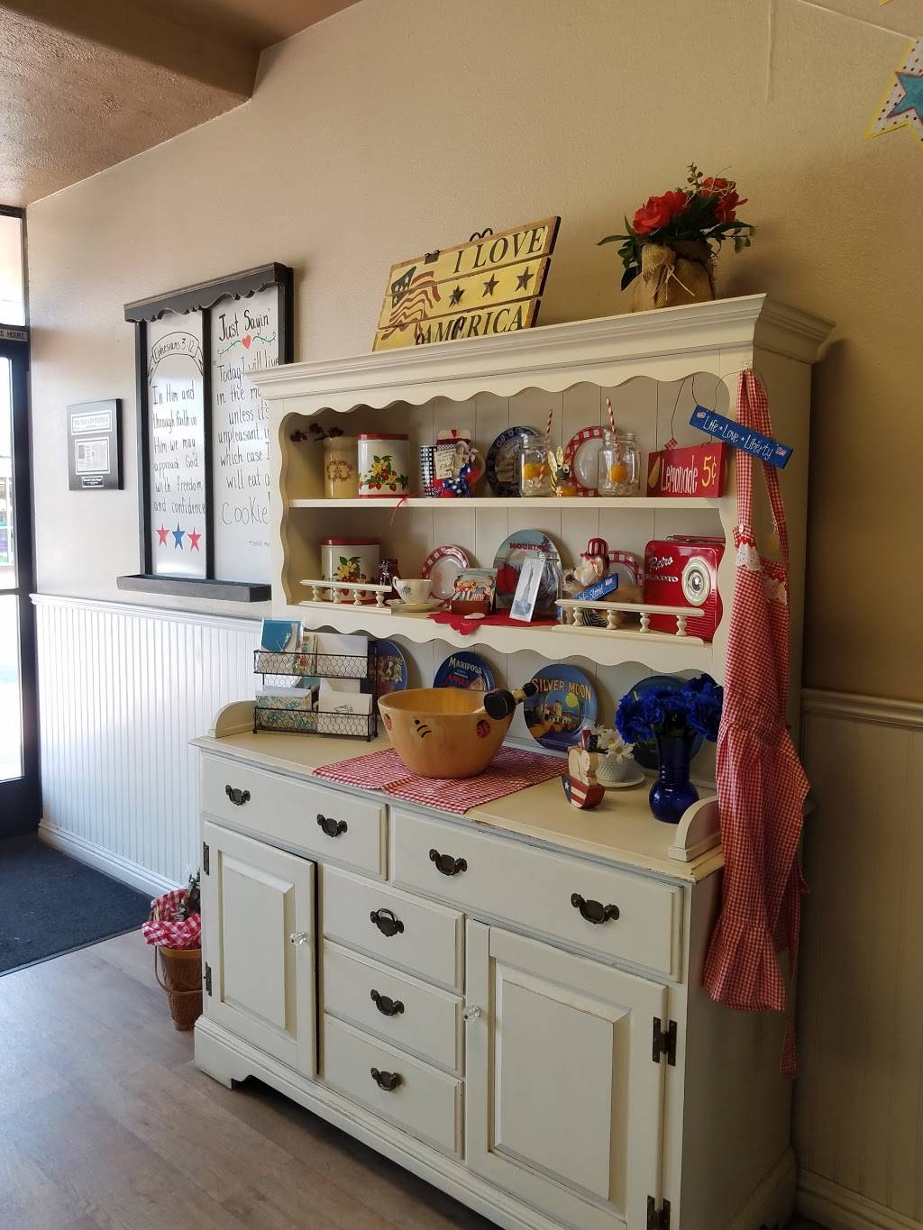 Riverside Cookie Shoppe | bakery | 6737 Brockton Ave, Riverside, CA 92506, USA | 9516866374 OR +1 951-686-6374