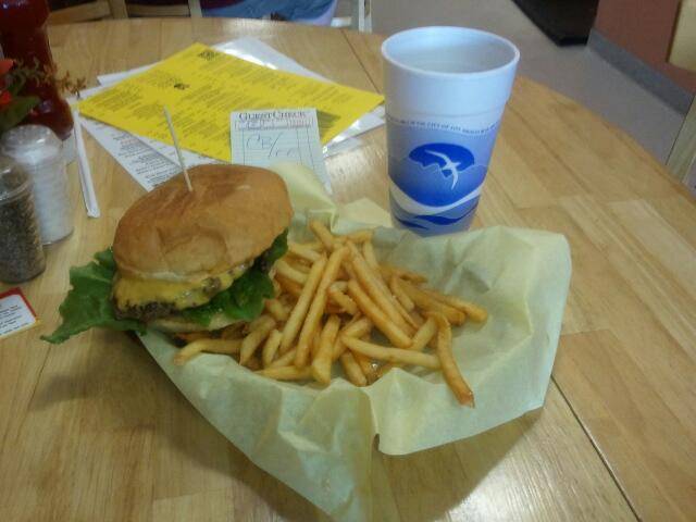 Dans the Grub Shack | restaurant | 4240 El Camino Real, Atascadero, CA 93422, USA | 8054642220 OR +1 805-464-2220