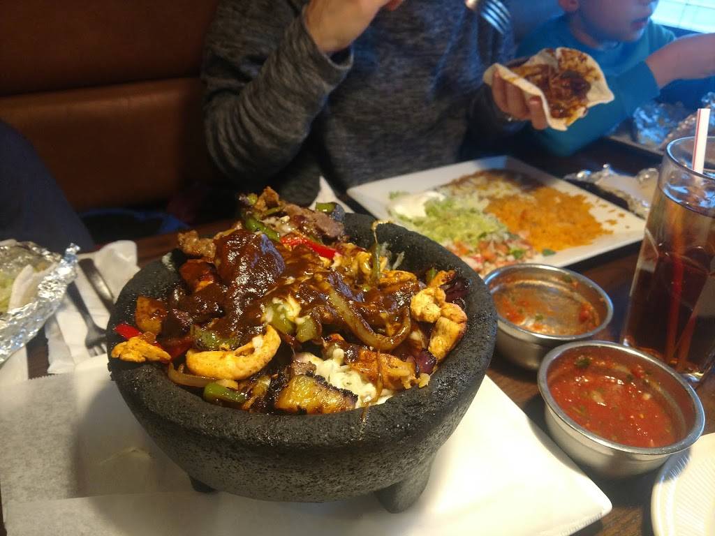 Plaza Azteca | restaurant | 5792 Youngstown Warren Rd, Niles, OH 44446, USA | 3303494136 OR +1 330-349-4136