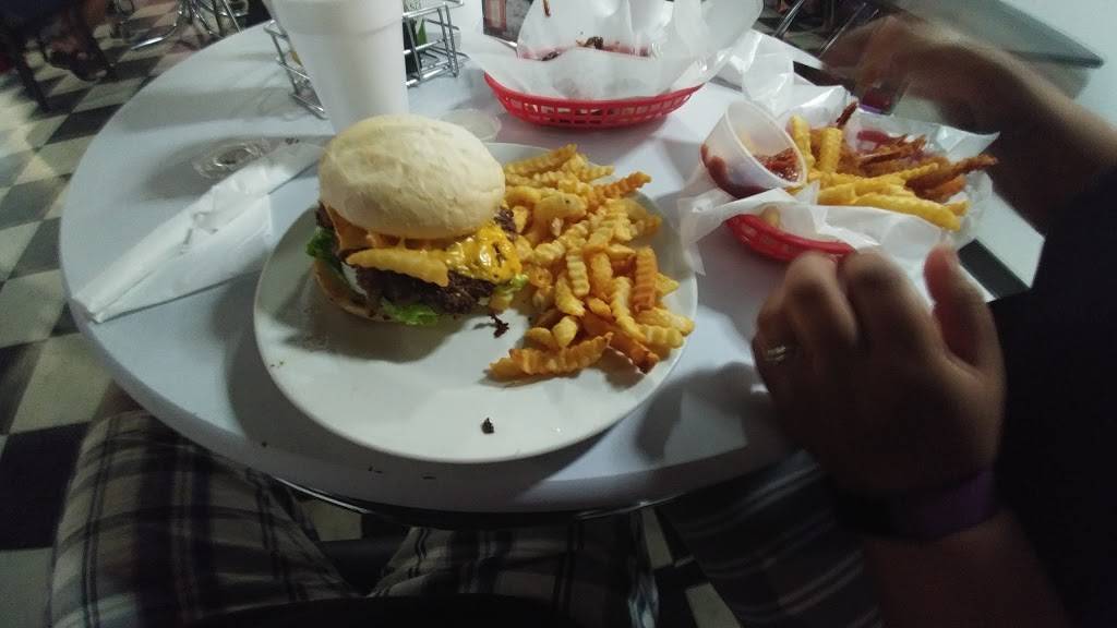 Rock N Ronnies | restaurant | 10262 E Apache Trail, Apache Junction, AZ 85120, USA | 4809844456 OR +1 480-984-4456