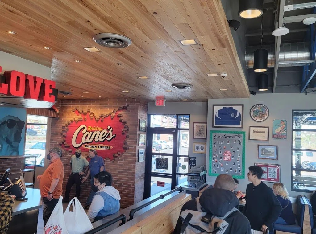 Raising Cane’s Chicken Fingers | meal takeaway | 29250 Central Ave, Lake Elsinore, CA 92532, USA | 9513734789 OR +1 951-373-4789
