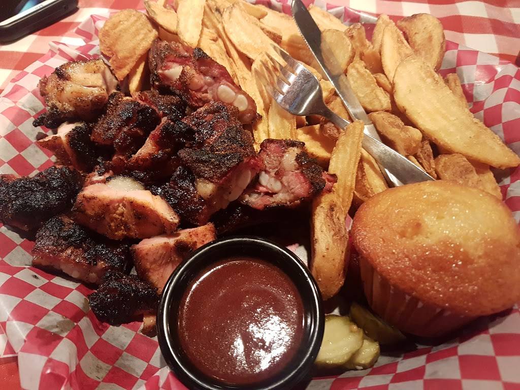 Famous Daves Bar-B-Que | restaurant | 4355 Frontage Rd W, Owatonna, MN 55060, USA | 5074552900 OR +1 507-455-2900