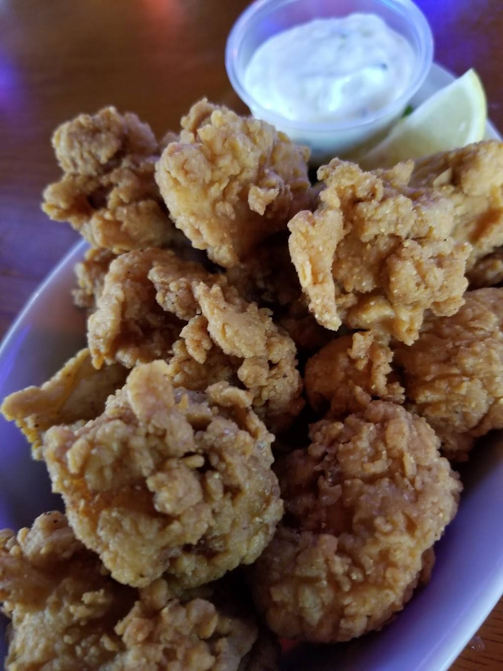 Shark Tales Waterfront Restaurant | restaurant | 677 75th Ave, St Pete Beach, FL 33706, USA | 7277670070 OR +1 727-767-0070