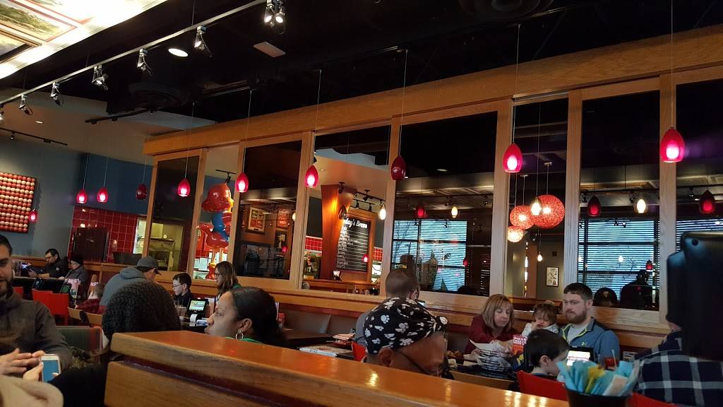 Red Robin Gourmet Burgers and Brews | restaurant | 3072 Waldorf Market Pl, Waldorf, MD 20603, USA | 3013742290 OR +1 301-374-2290