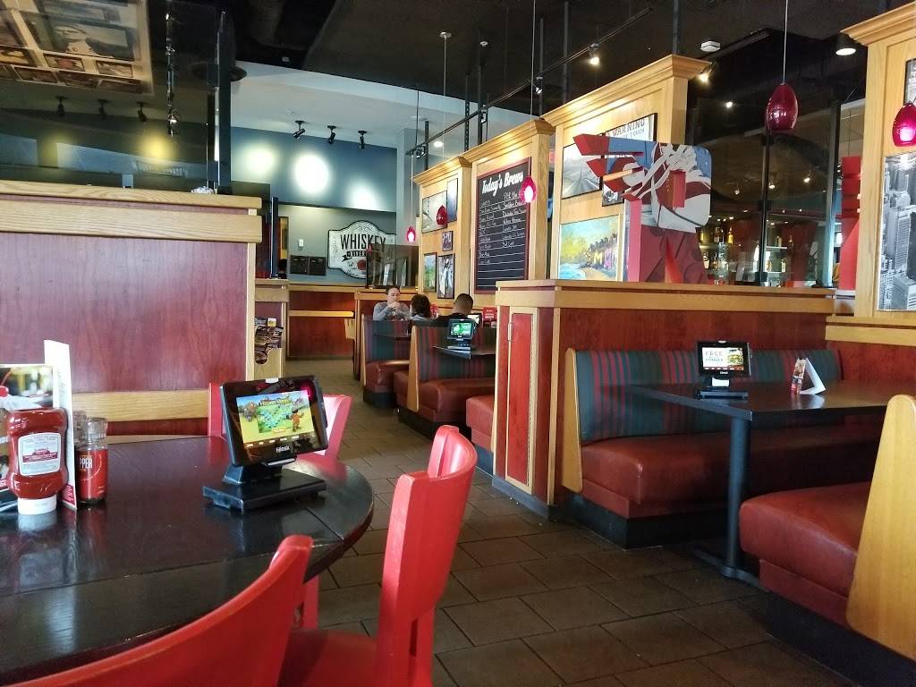 Red Robin Gourmet Burgers and Brews | restaurant | 186 Nut Tree Pkwy, Vacaville, CA 95687, USA | 7074557383 OR +1 707-455-7383