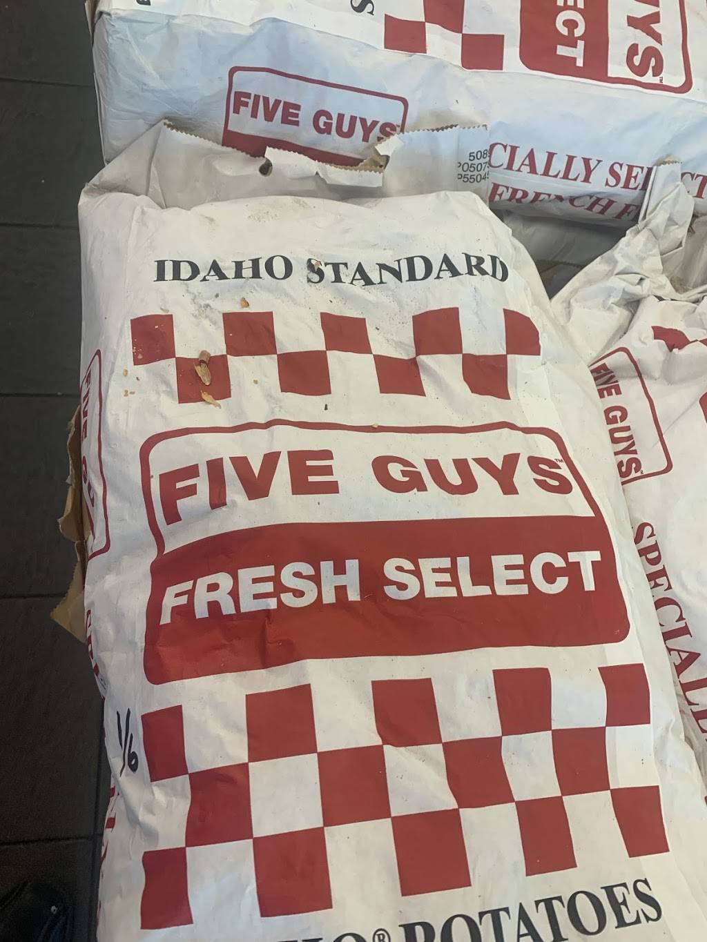 Five Guys | meal takeaway | 4140 S Noland Rd, Independence, MO 64055, USA | 8168860098 OR +1 816-886-0098