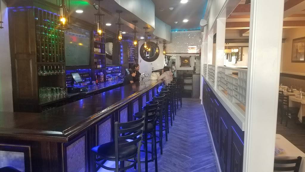 El Nuevo Poloros Restaurant | restaurant | 109 N Franklin St, Hempstead, NY 11550, USA | 5163852886 OR +1 516-385-2886